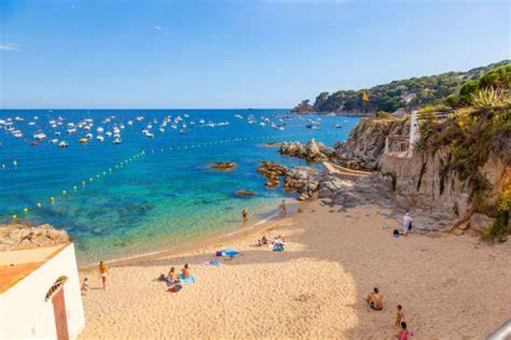 6 playas cerca de Barcelona muy chulas para pasar el &hellip; MuyBuenas.es