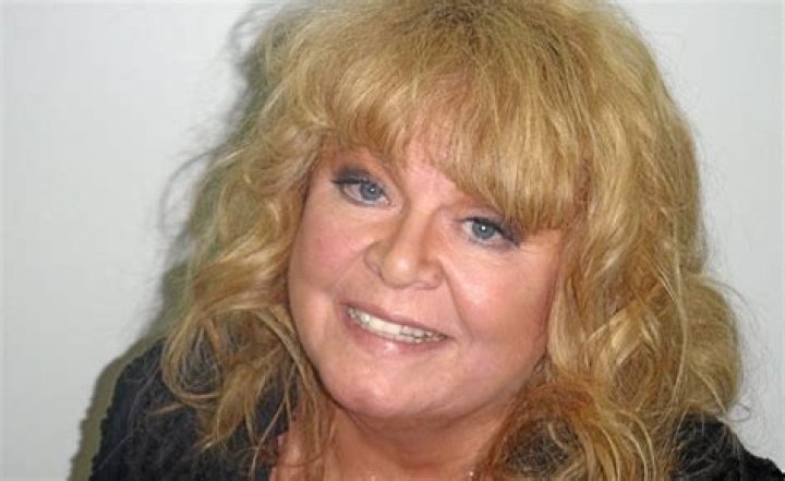 Actress Sally Struthers arrested, charged with DUI