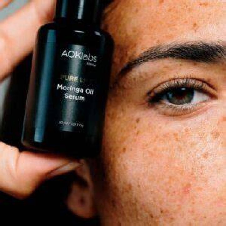 AOKlabs - Aceite de Moringa, Serum Facial I Potente Serum Anti-edad y Antioxidante, ideal para pieles maduras, deshidratadas y frágiles I Elimina arrugas y manchas en la piel I 30 ml AOKlabs - Aceite de Moringa, Serum Facial I Potente Serum Anti-edad y Antioxidante, ideal para pieles maduras, deshidratadas y frágiles I Elimina arrugas y manchas en la piel I 30 ml