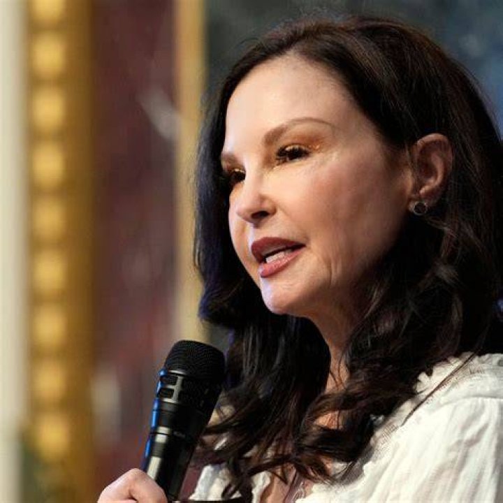 Ashley Judd slams trolls for 'misogynist' criticism of her face