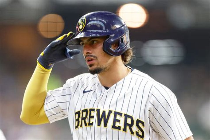 Brewers SS Willy Adames placed on concussion IL after being hit by foul