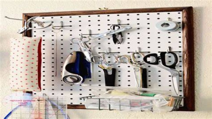 Can pegboard be cut with a utility knife?