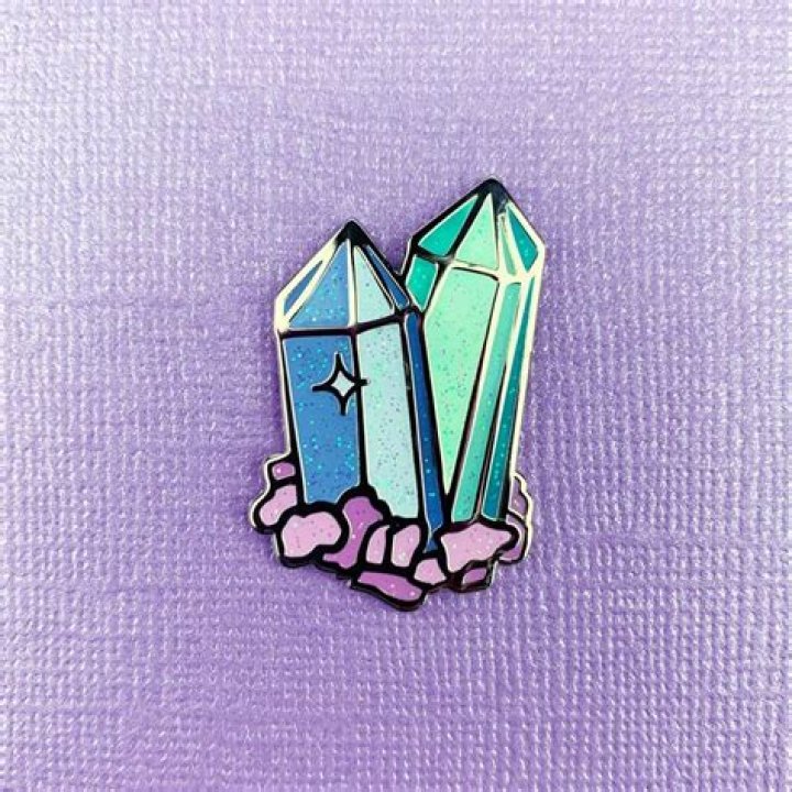 Crystal Pav&eacute; Fan Pin