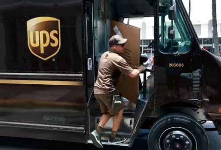 does ups hire the felons