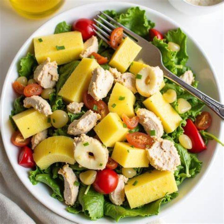 Ensalada de piña, pavo y queso