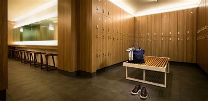 How do Equinox lockers work?
