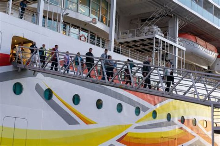 How does disembarkation work on Royal Caribbean?