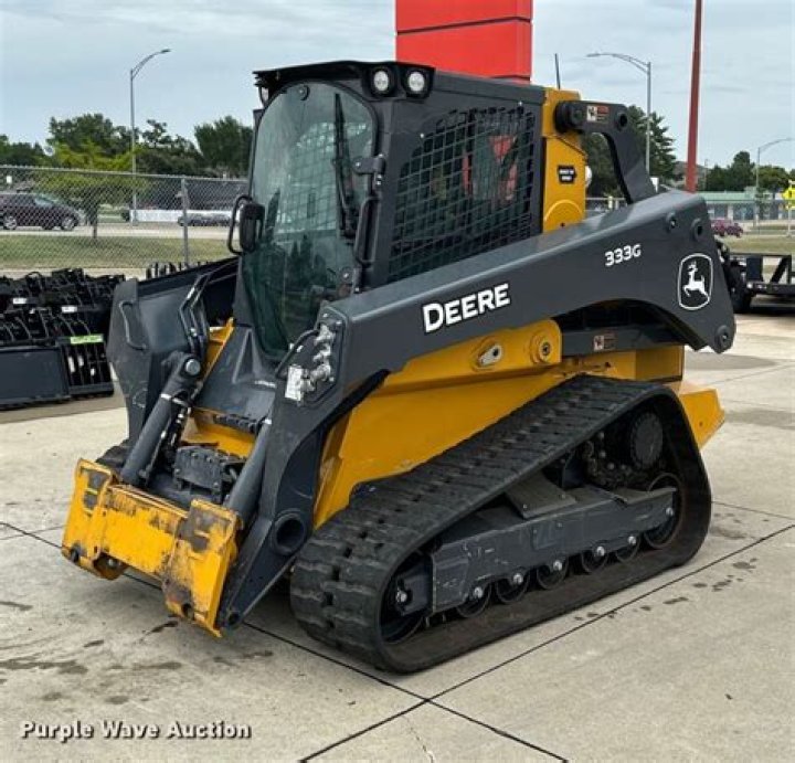 How much does a John Deere skid steer weigh?