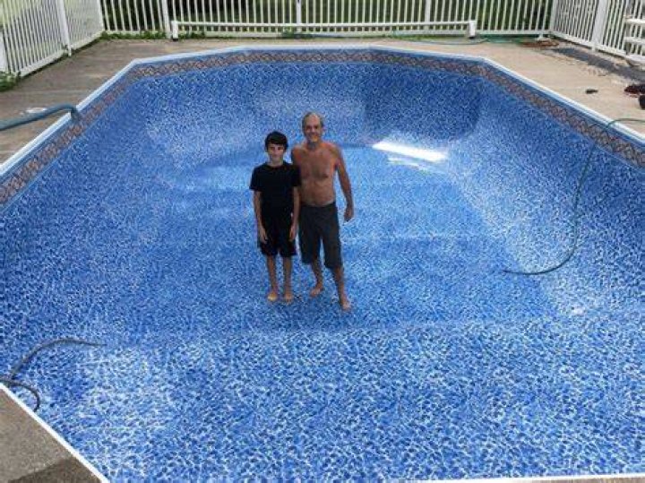 How much does a vinyl pool liner cost to replace?
