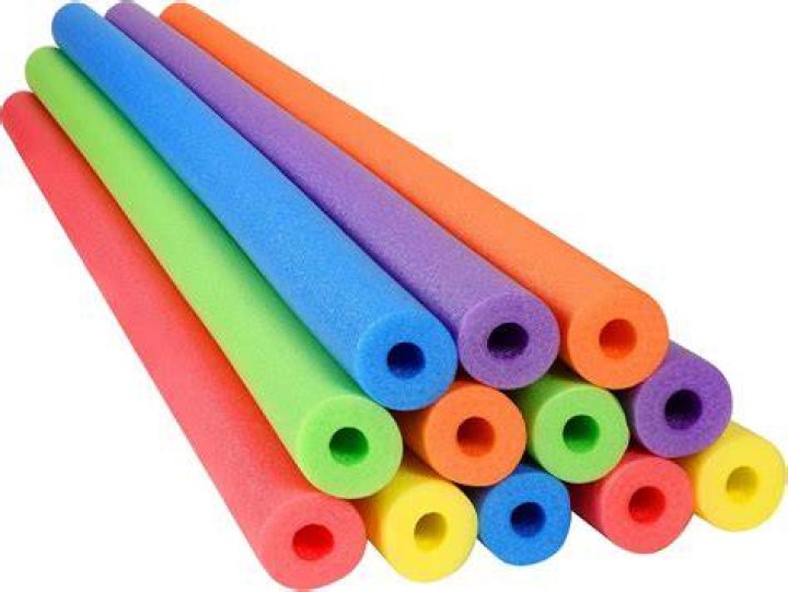 How much weight can one pool noodle float?