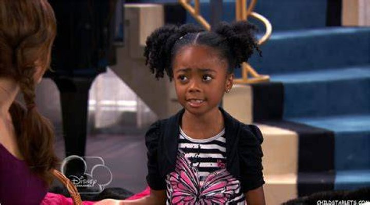 Image of Zuri kicking in Fortnite.