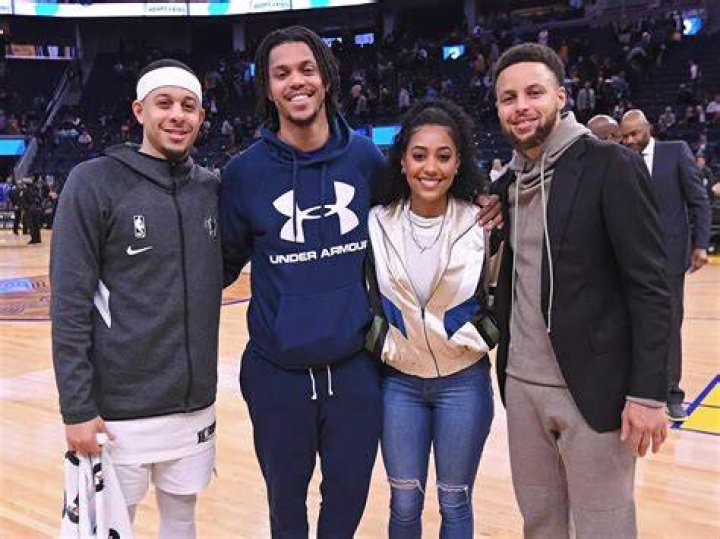 Steph, Sydel, and Seth Curry listen to their father Dell Curry as he accepts the Home Town Hero Award in Charlotte, North Carolina